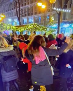 Ladies Night beim Weihnachtsmarkt an St. Aposteln, Köln